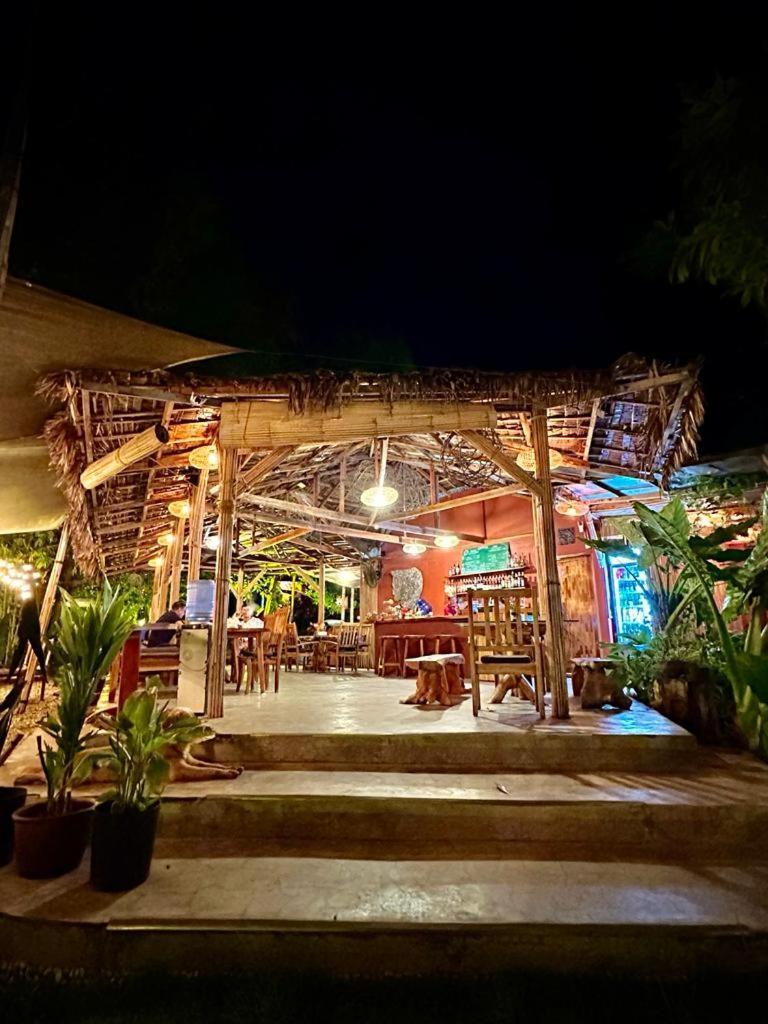 Nakabalo Guesthouse & Restaurant ซีคีฮอร์ ภายนอก รูปภาพ